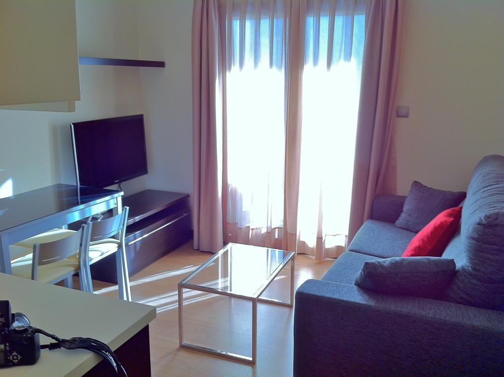 Aparthotel Bubal El Pueyo de Jaca Zimmer foto