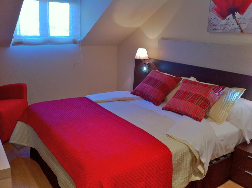 Aparthotel Bubal El Pueyo de Jaca Zimmer foto